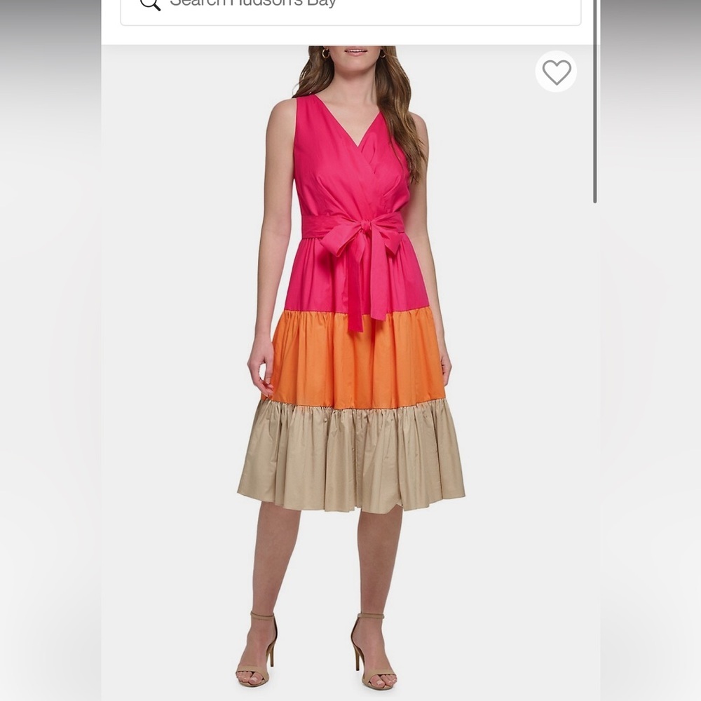 Tommy Hilfiger

Belted & Tiered Colourblock Dress